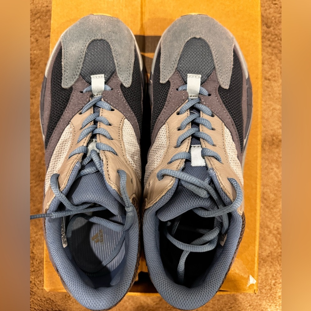 Adidas 700 Boost - Picture 2 of 5